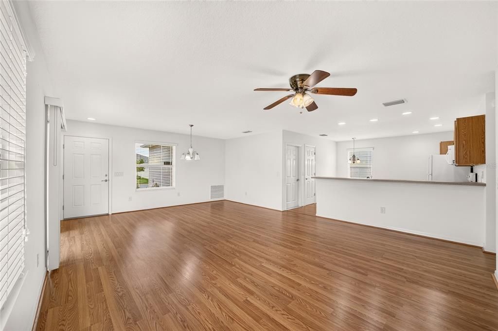 En Venta: $299,000 (2 camas, 2 baños, 1130 Pies cuadrados)