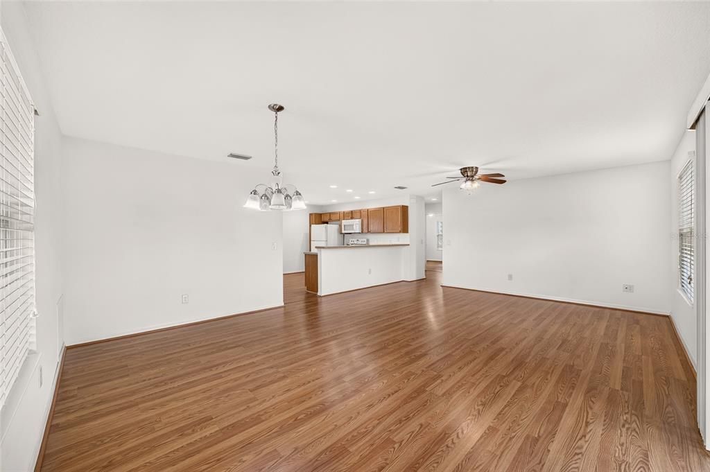 En Venta: $299,000 (2 camas, 2 baños, 1130 Pies cuadrados)
