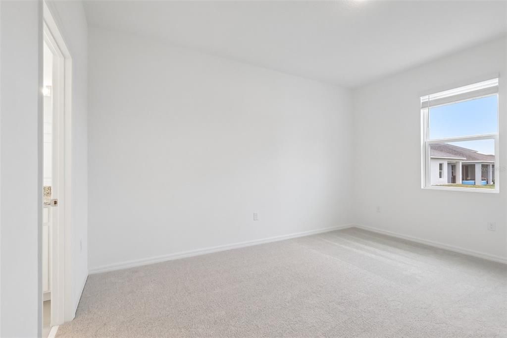 For Sale: $359,990 (5 beds, 2 baths, 2182 Square Feet)