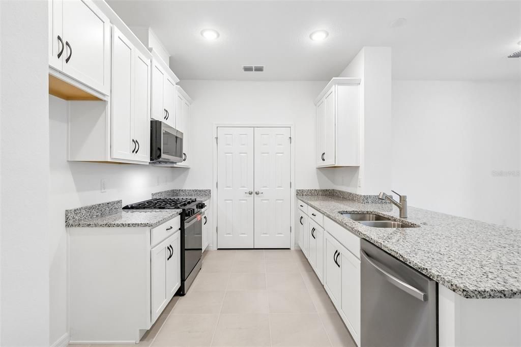 For Sale: $359,990 (5 beds, 2 baths, 2182 Square Feet)