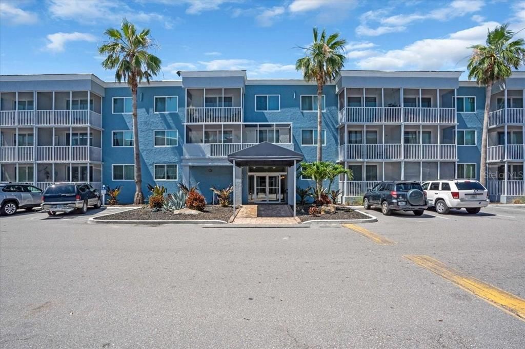For Rent: $1,495 (2 beds, 2 baths, 866 Square Feet)