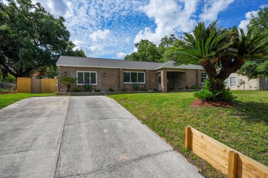 For Rent: $2,650 (3 beds, 3 baths, 1600 Square Feet)