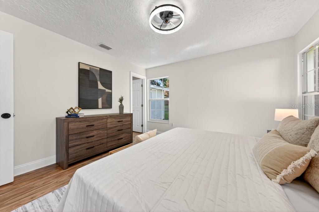 For Rent: $2,650 (3 beds, 3 baths, 1600 Square Feet)