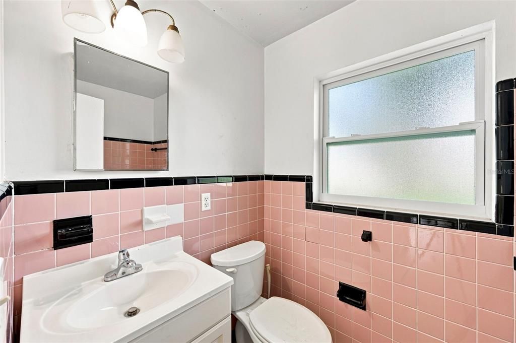 En Venta: $294,990 (2 camas, 1 baños, 887 Pies cuadrados)