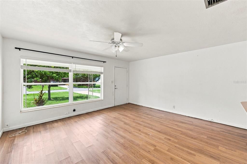 En Venta: $294,990 (2 camas, 1 baños, 887 Pies cuadrados)