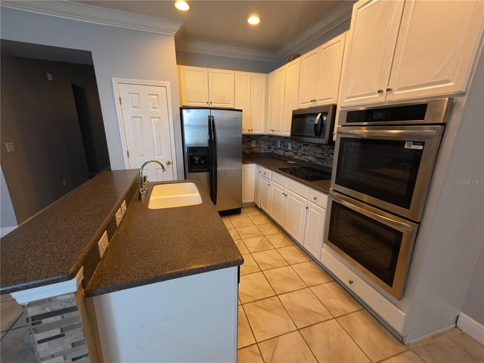 En Renta: $2,400 (4 camas, 2 baños, 1950 Pies cuadrados)