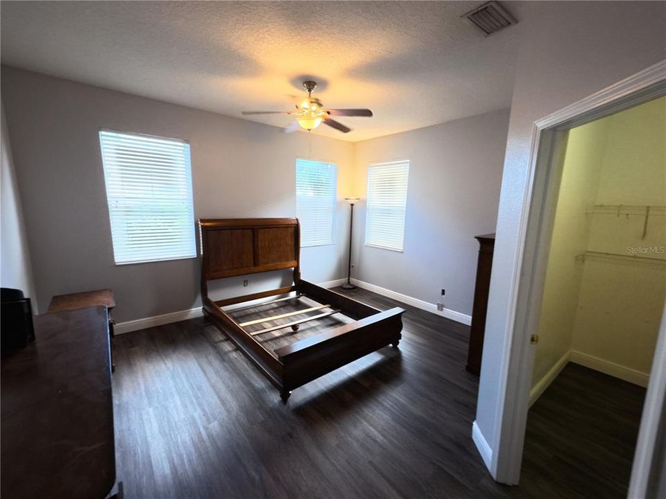 En Renta: $2,400 (4 camas, 2 baños, 1950 Pies cuadrados)