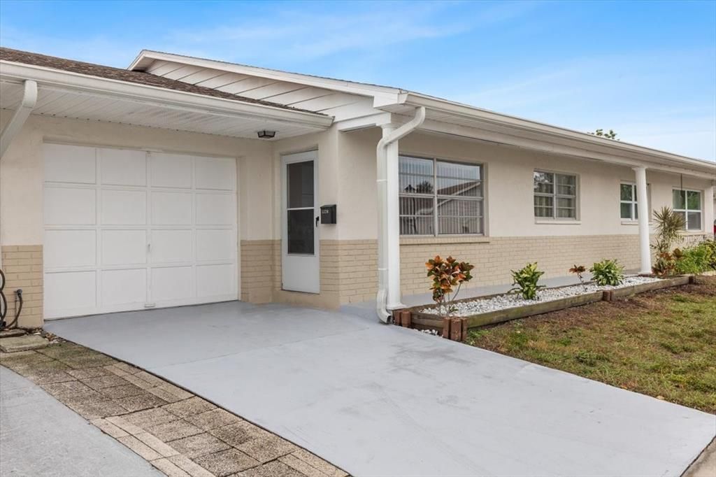 For Rent: $2,000 (2 beds, 2 baths, 1170 Square Feet)