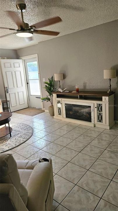 For Rent: $2,000 (2 beds, 2 baths, 1170 Square Feet)