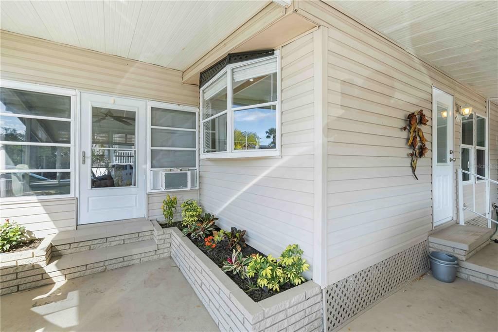 For Sale: $94,000 (2 beds, 2 baths, 1100 Square Feet)