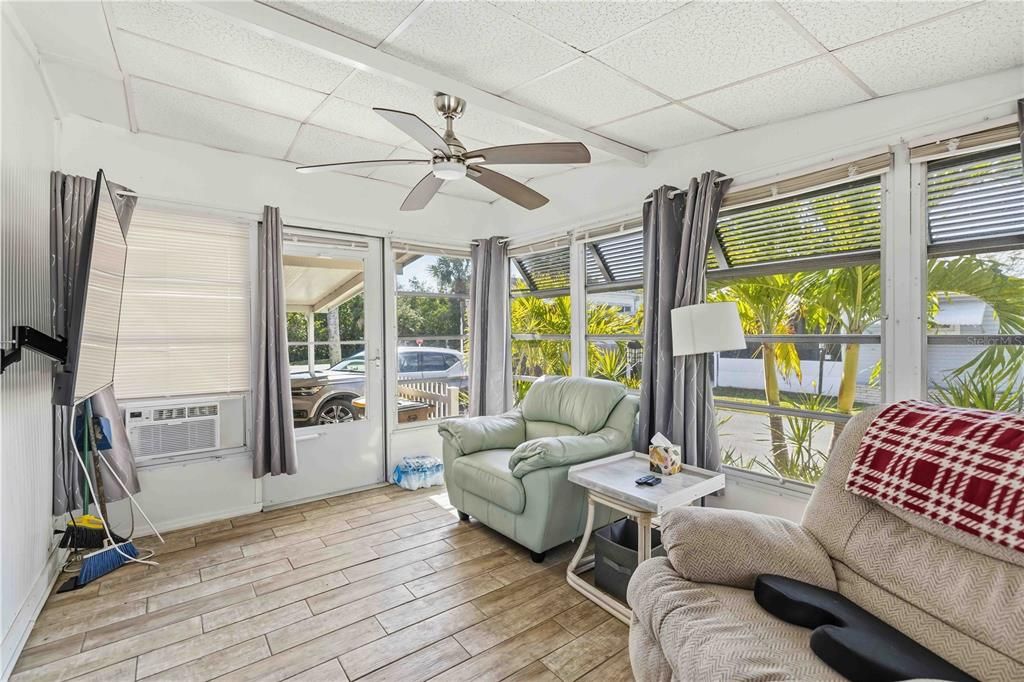 For Sale: $94,000 (2 beds, 2 baths, 1100 Square Feet)