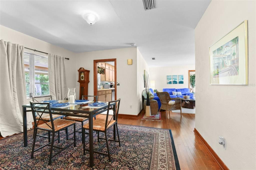 For Sale: $310,000 (3 beds, 2 baths, 1196 Square Feet)