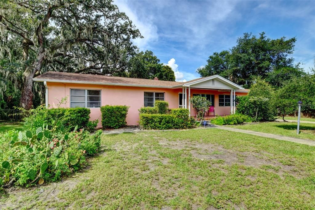 For Sale: $310,000 (3 beds, 2 baths, 1196 Square Feet)