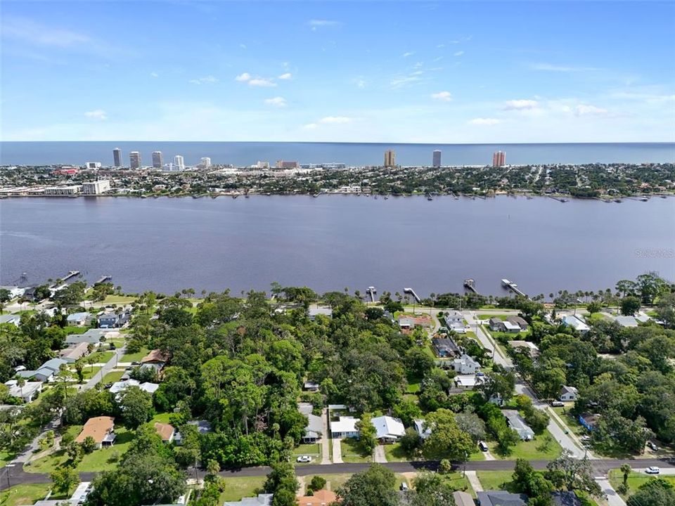 For Sale: $310,000 (3 beds, 2 baths, 1196 Square Feet)