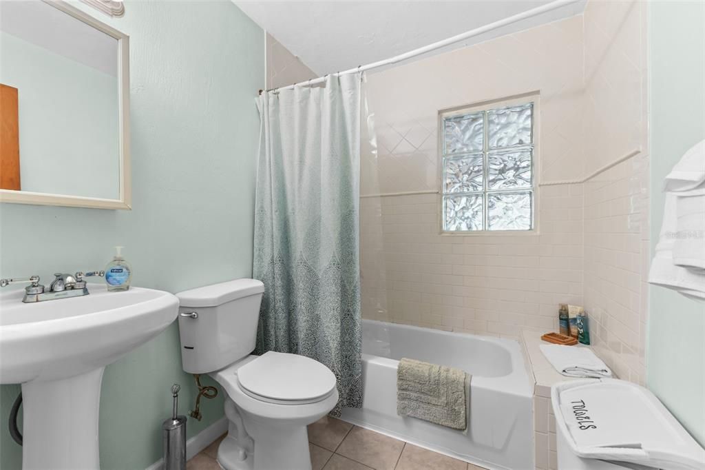 For Sale: $310,000 (3 beds, 2 baths, 1196 Square Feet)