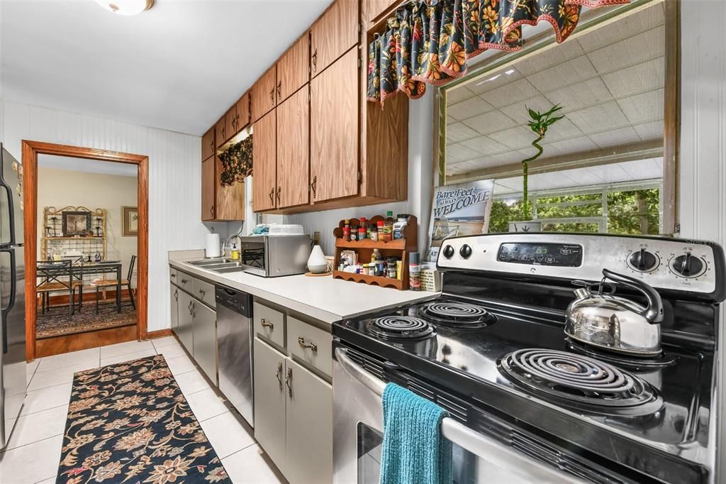 For Sale: $310,000 (3 beds, 2 baths, 1196 Square Feet)