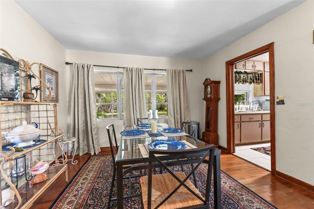 For Sale: $310,000 (3 beds, 2 baths, 1196 Square Feet)