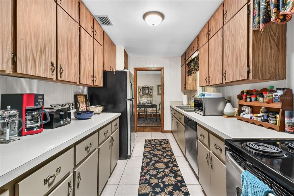 For Sale: $310,000 (3 beds, 2 baths, 1196 Square Feet)