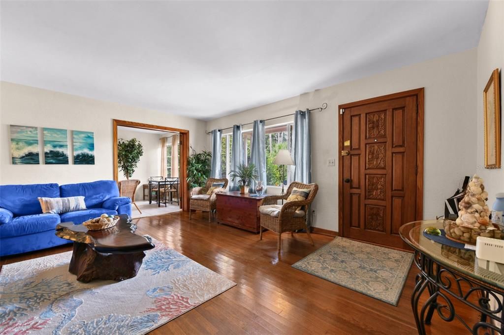 For Sale: $310,000 (3 beds, 2 baths, 1196 Square Feet)