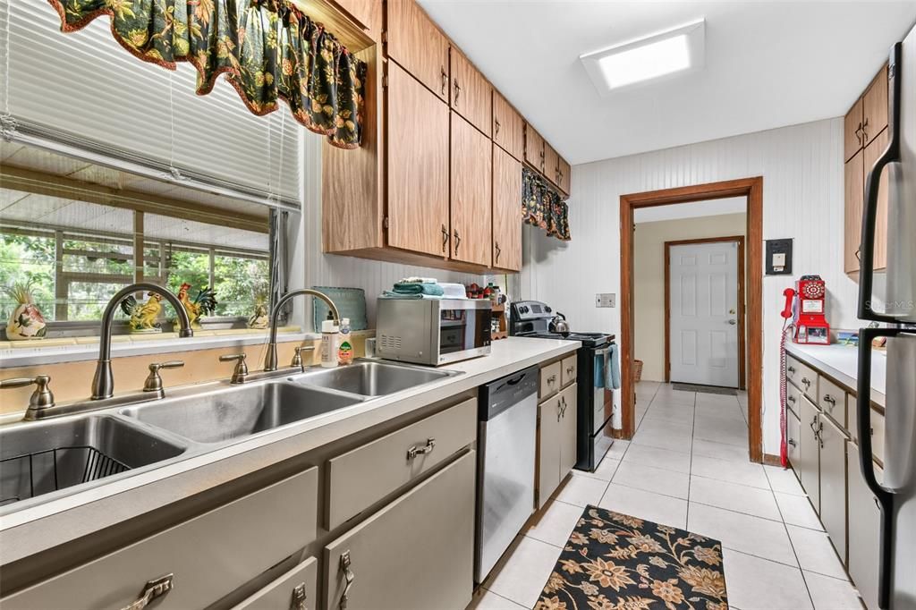 For Sale: $310,000 (3 beds, 2 baths, 1196 Square Feet)