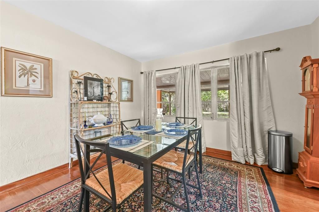 For Sale: $310,000 (3 beds, 2 baths, 1196 Square Feet)