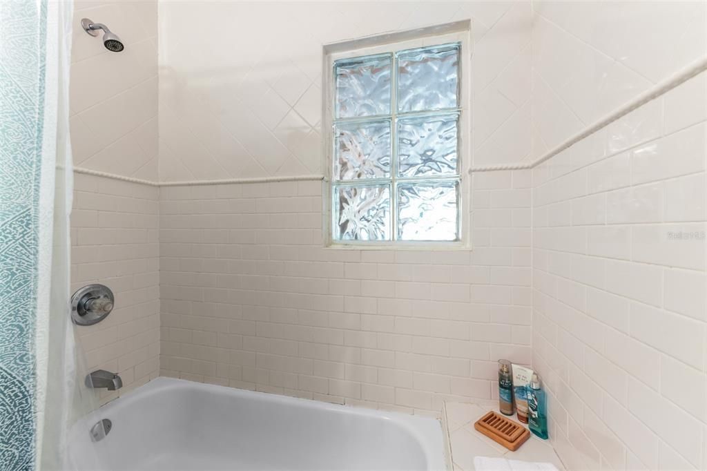 For Sale: $310,000 (3 beds, 2 baths, 1196 Square Feet)