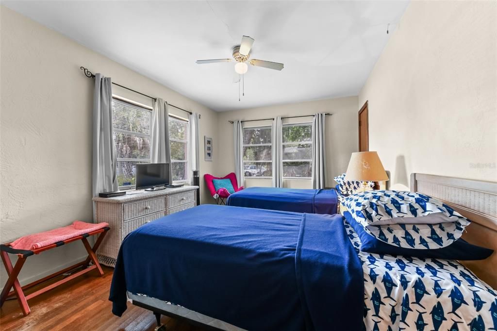 For Sale: $310,000 (3 beds, 2 baths, 1196 Square Feet)