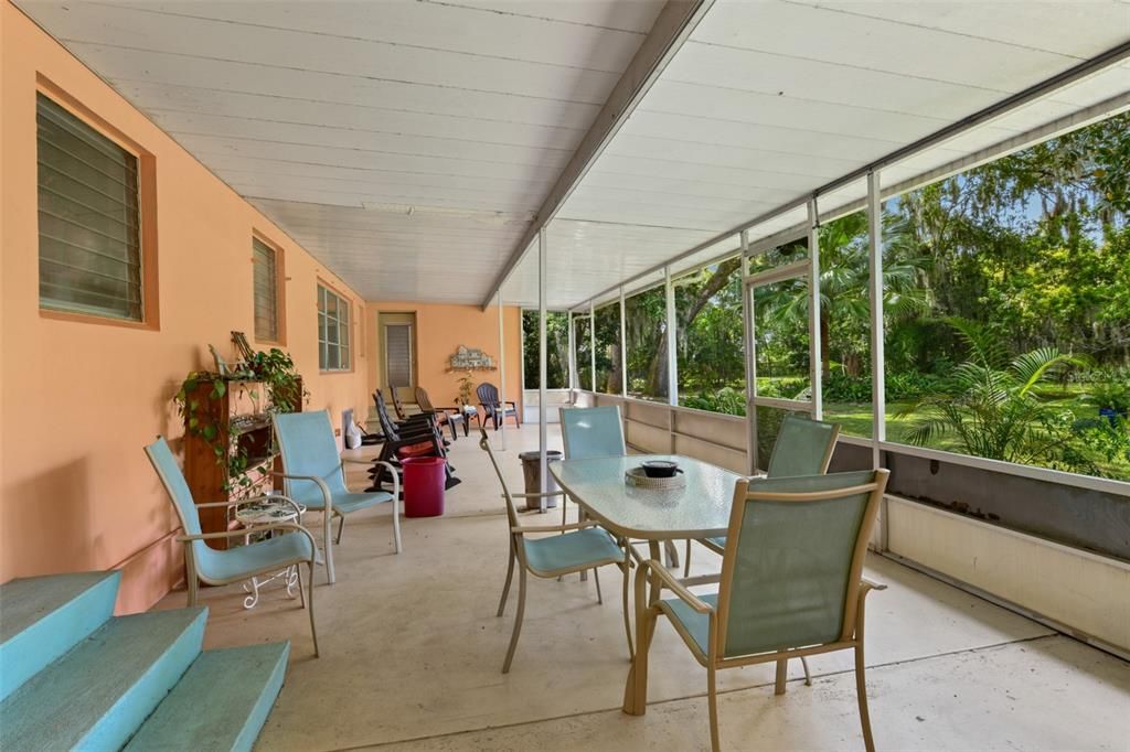 For Sale: $310,000 (3 beds, 2 baths, 1196 Square Feet)