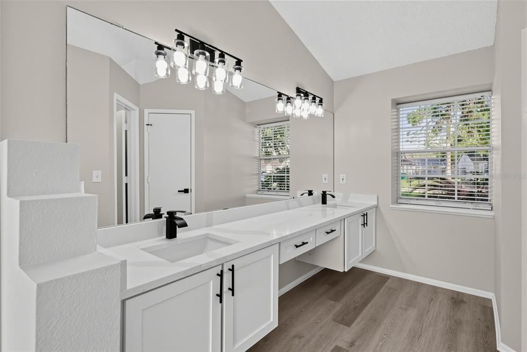 For Sale: $374,900 (3 beds, 2 baths, 1517 Square Feet)