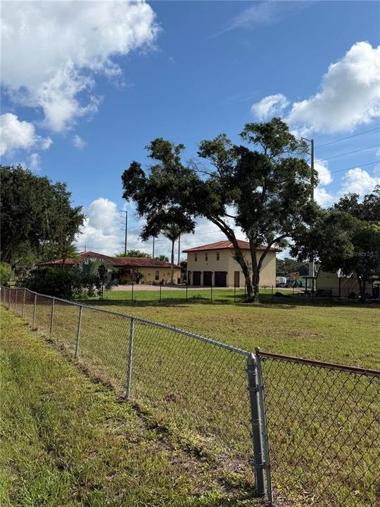 На продажу: $250,000 (0.99 acres)