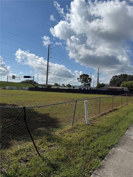 На продажу: $250,000 (0.99 acres)