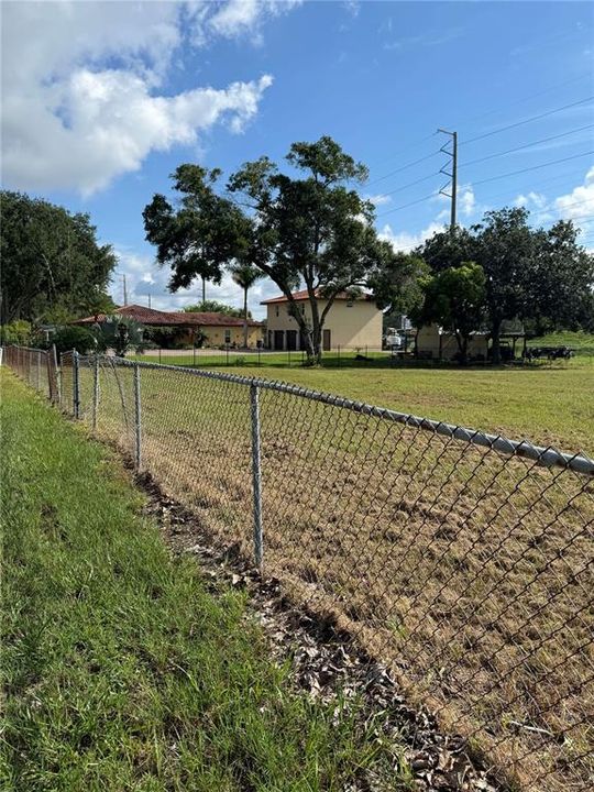 На продажу: $250,000 (0.99 acres)