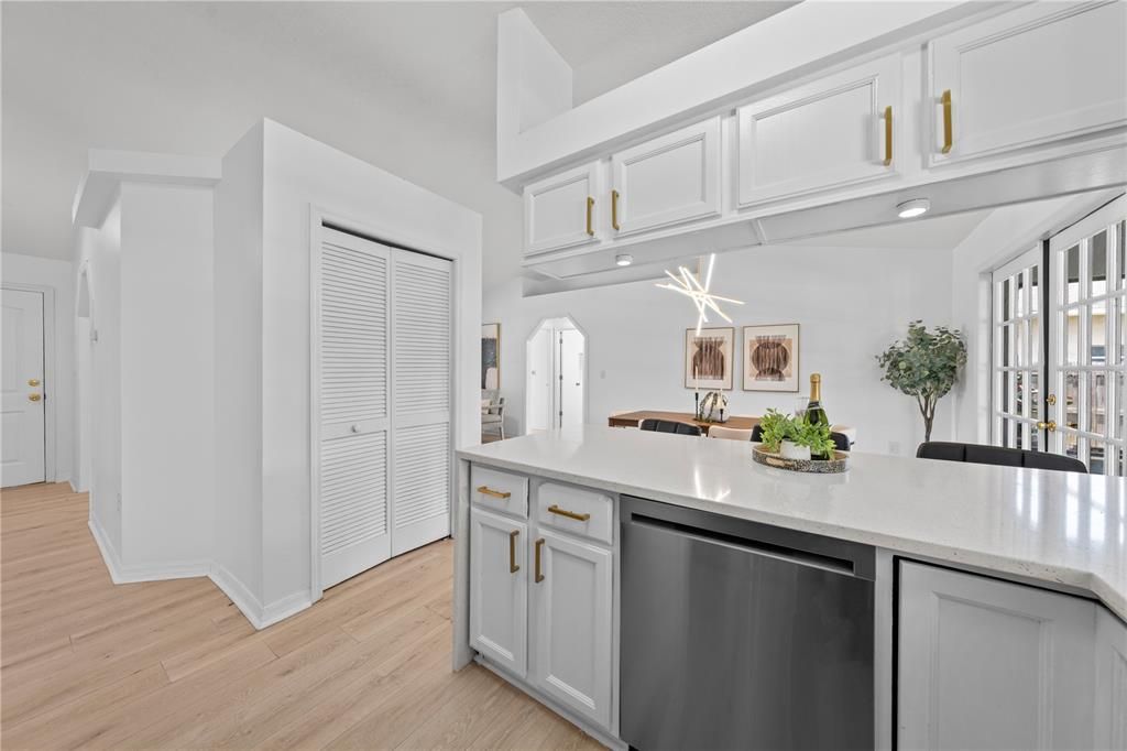 En Venta: $369,999 (3 camas, 2 baños, 1318 Pies cuadrados)