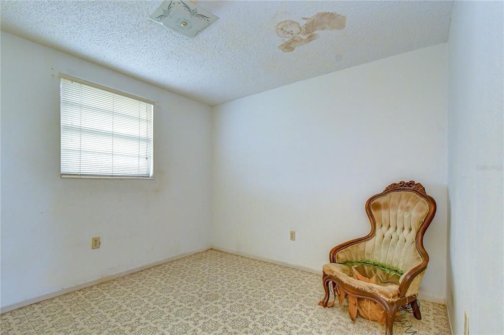 For Sale: $349,900 (3 beds, 1 baths, 798 Square Feet)