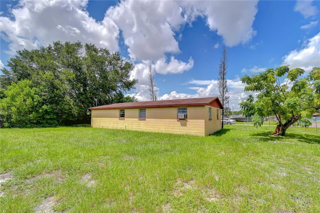 For Sale: $349,900 (3 beds, 1 baths, 798 Square Feet)