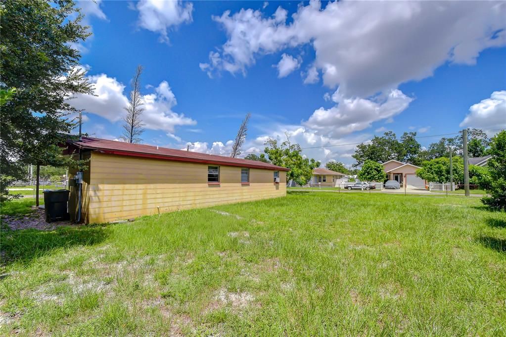 For Sale: $349,900 (3 beds, 1 baths, 798 Square Feet)