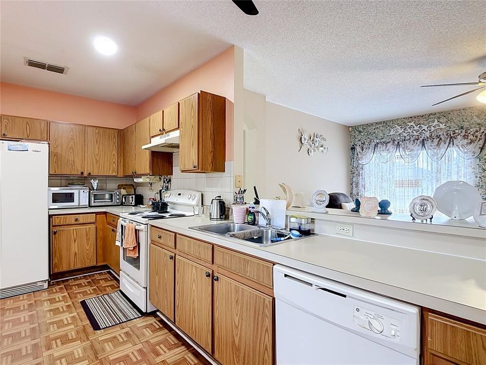 For Sale: $265,000 (3 beds, 2 baths, 1322 Square Feet)