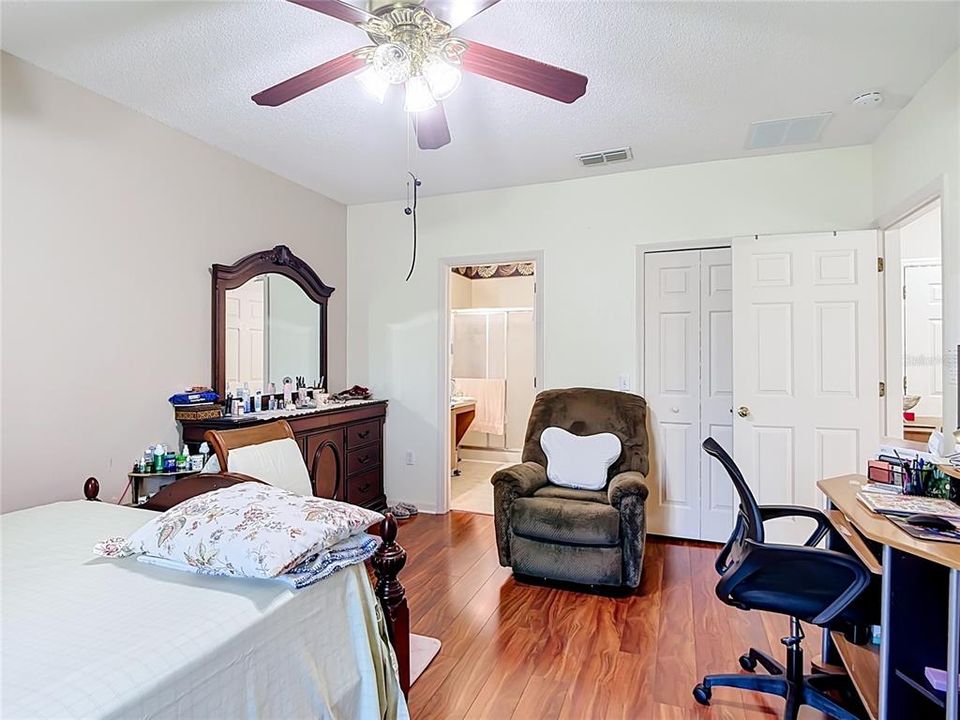 For Sale: $265,000 (3 beds, 2 baths, 1322 Square Feet)