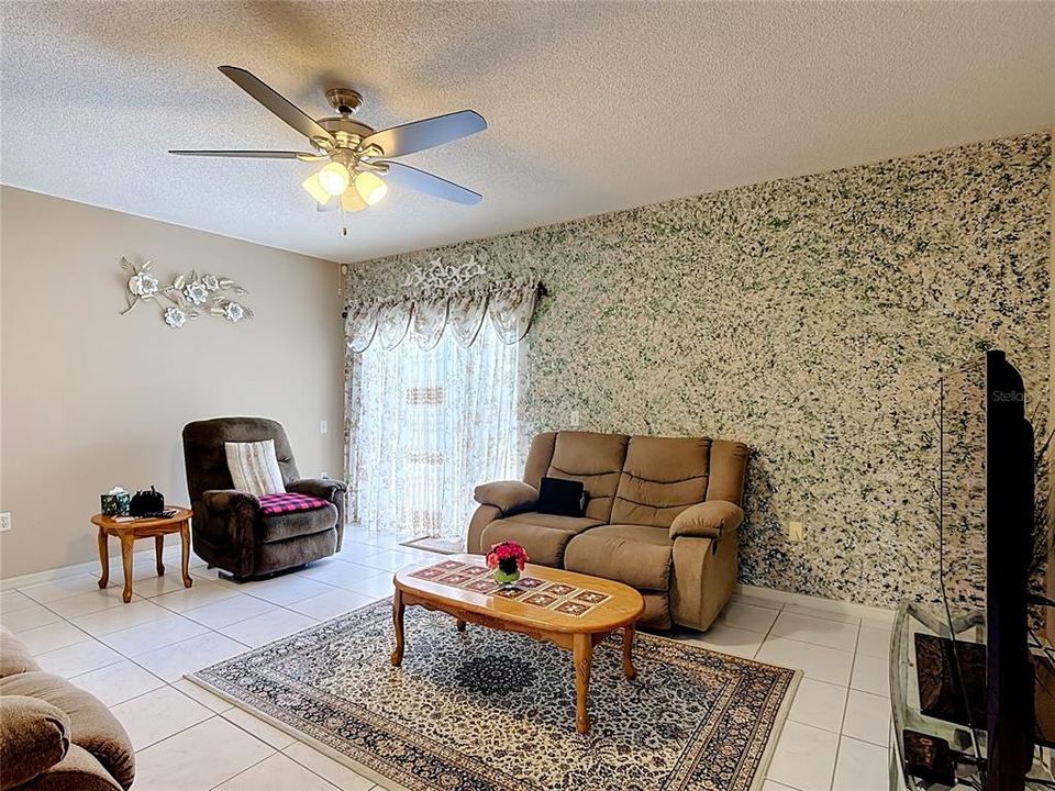 For Sale: $265,000 (3 beds, 2 baths, 1322 Square Feet)