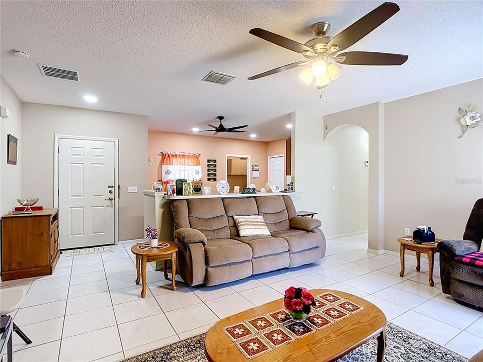 For Sale: $265,000 (3 beds, 2 baths, 1322 Square Feet)