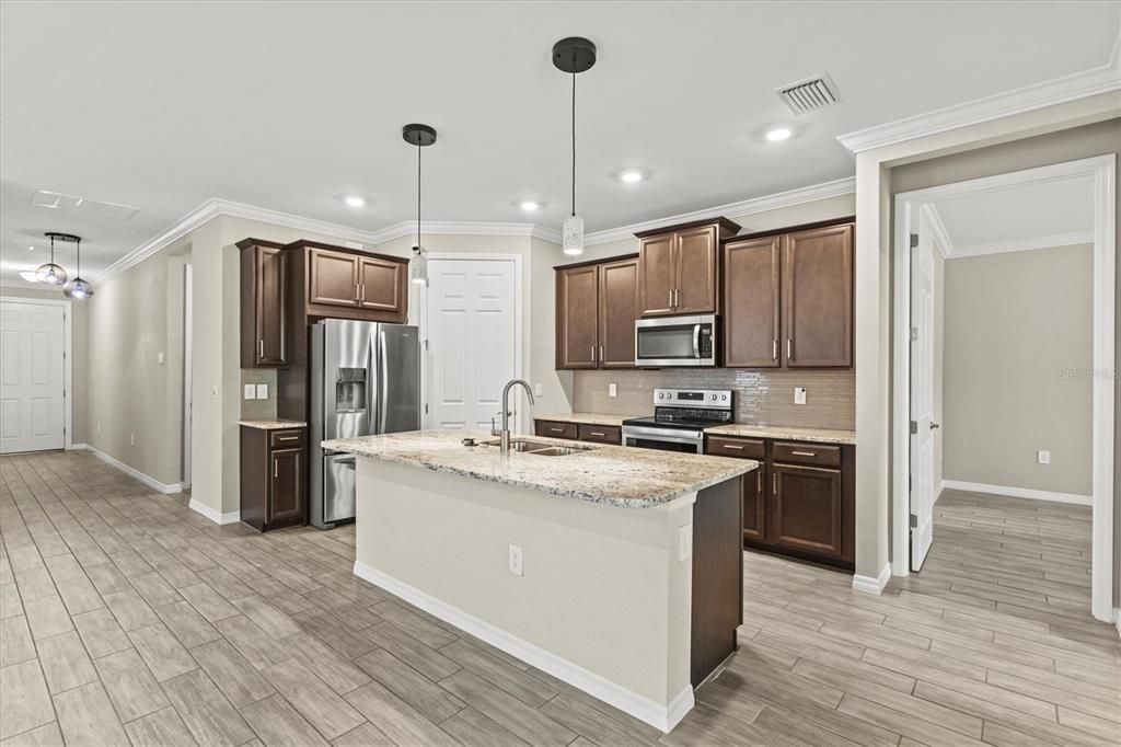 For Sale: $399,000 (3 beds, 2 baths, 1816 Square Feet)
