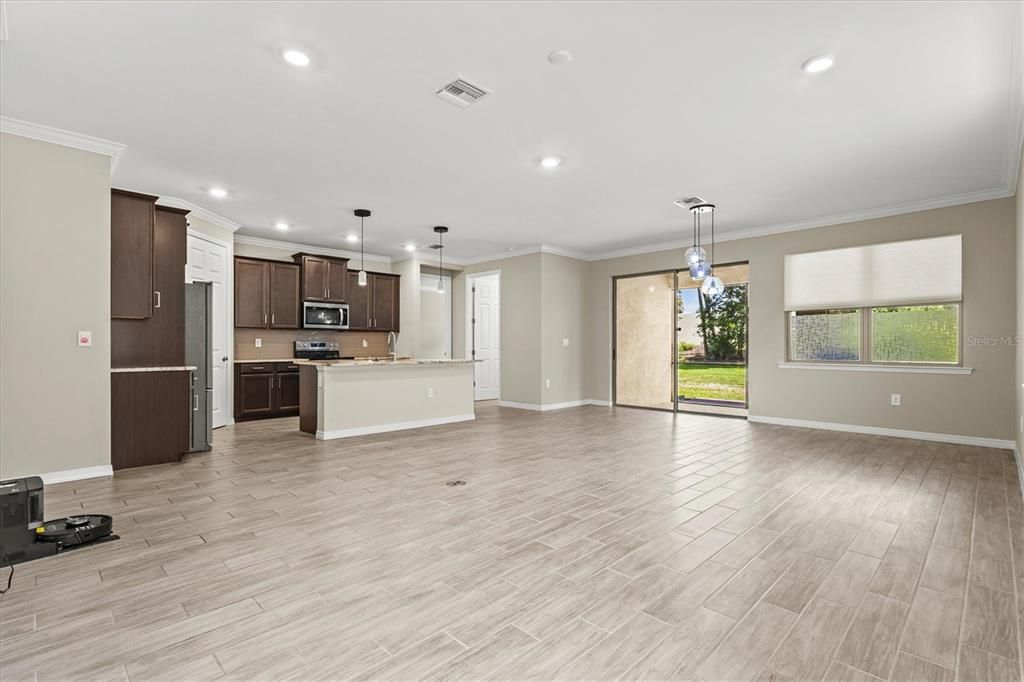 For Sale: $399,000 (3 beds, 2 baths, 1816 Square Feet)