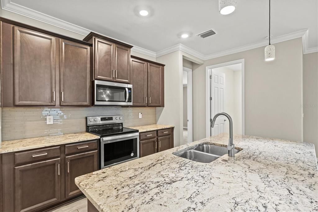 For Sale: $399,000 (3 beds, 2 baths, 1816 Square Feet)