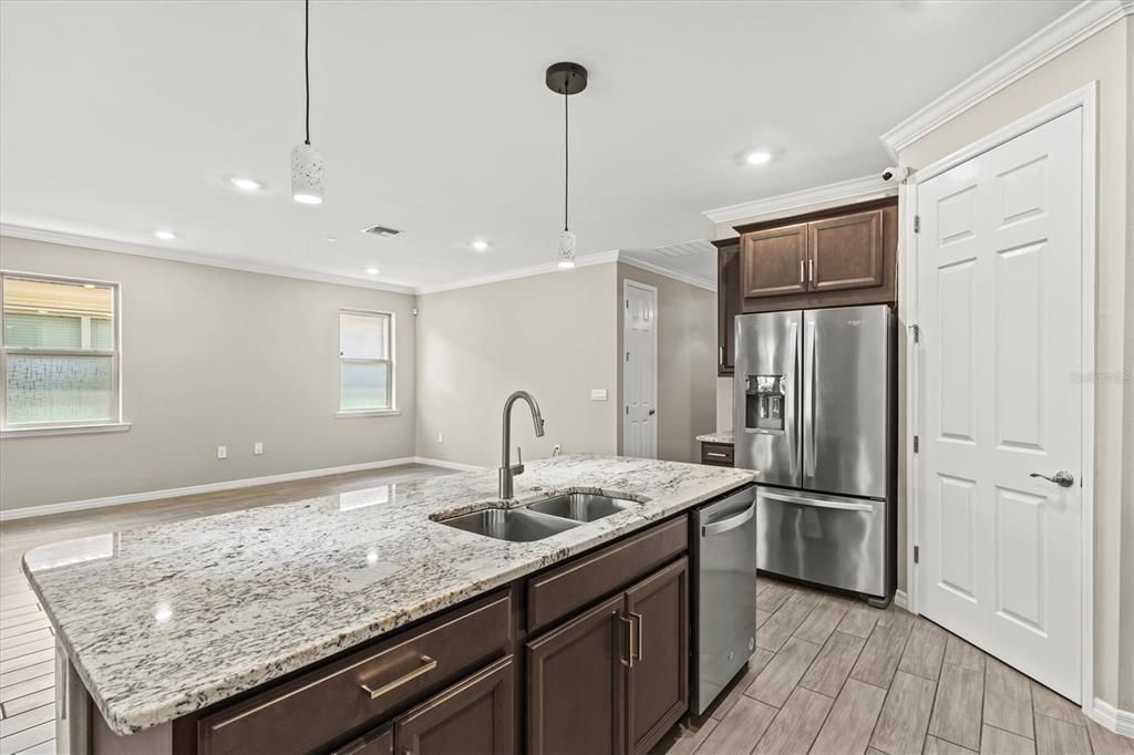 For Sale: $399,000 (3 beds, 2 baths, 1816 Square Feet)