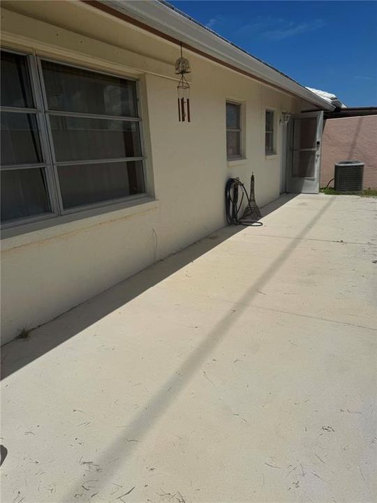 For Sale: $319,000 (2 beds, 2 baths, 1593 Square Feet)