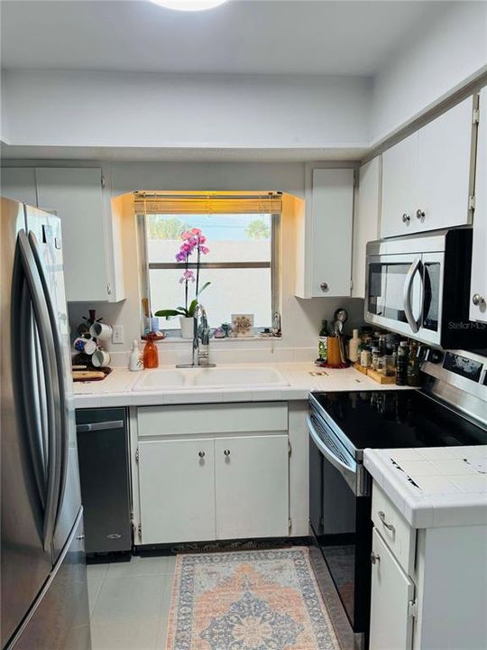 For Sale: $319,000 (2 beds, 2 baths, 1593 Square Feet)