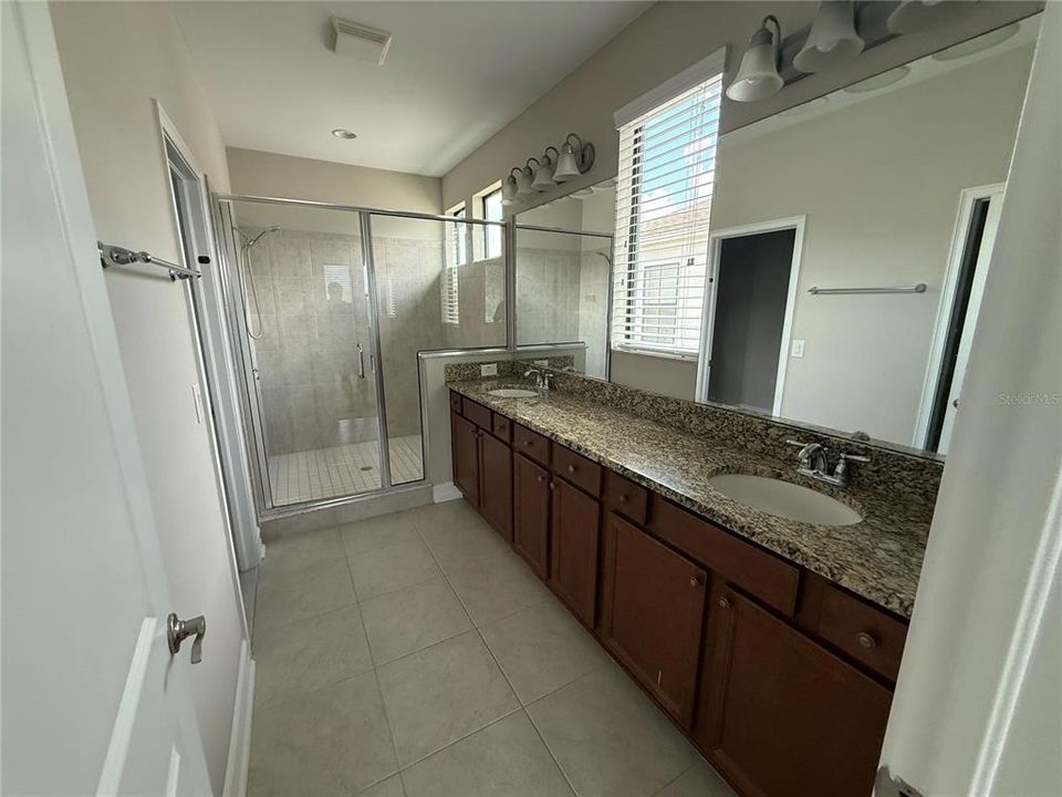 For Rent: $3,300 (4 beds, 3 baths, 2379 Square Feet)