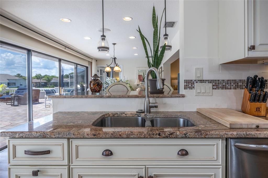 For Sale: $1,050,000 (3 beds, 2 baths, 2484 Square Feet)