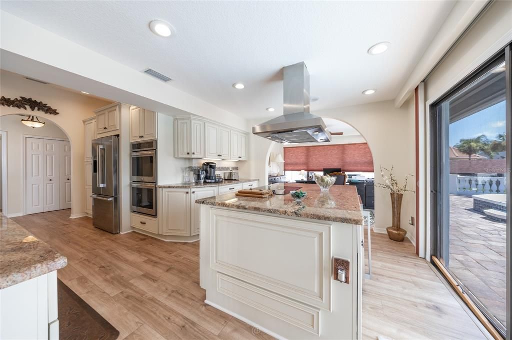 For Sale: $1,050,000 (3 beds, 2 baths, 2484 Square Feet)