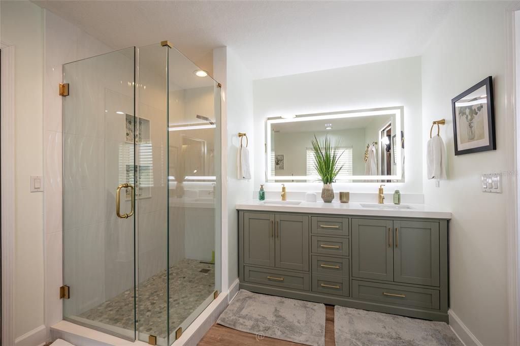 For Sale: $1,050,000 (3 beds, 2 baths, 2484 Square Feet)
